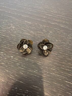 Antique Gold Floral Crystal Stud Earrings - Women’s Fashion Jewelry